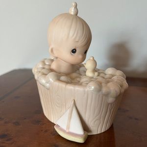 Precious moments - a tub full of love